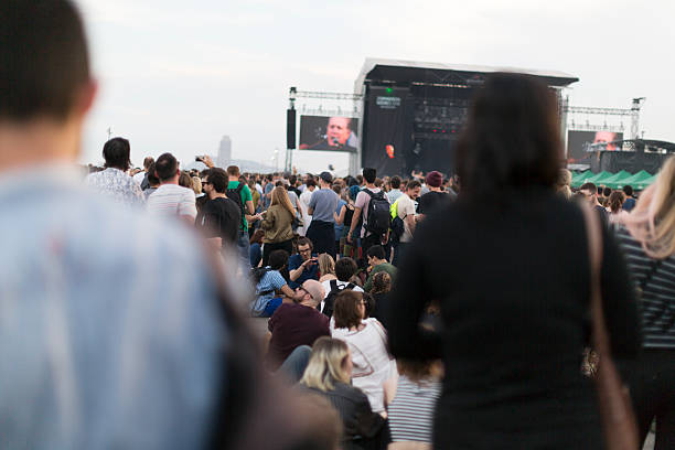 En la imagen puede verse una masa de personas en el festival español Primavera Sound.