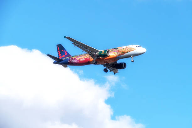Avión turístico pintado de temas del festival Tomorrowland como promoción